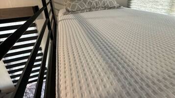 Desk, WiFi, bed sheets