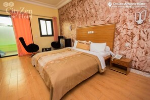 ستائر تعتيم ومكواة/لوح كي وواي فاي مجانًا