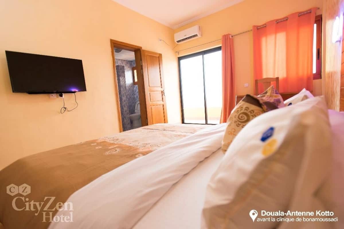 ستائر تعتيم ومكواة/لوح كي وواي فاي مجانًا