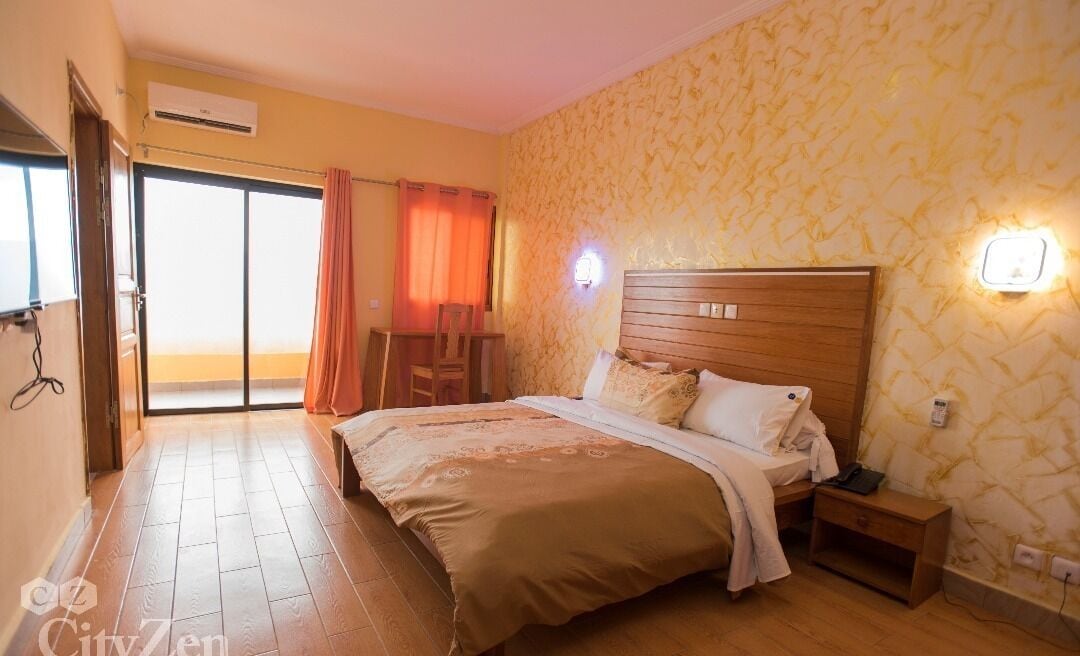 Rideaux occultants, fer et planche à repasser, Wi-Fi gratuit