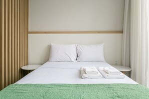 Iron/ironing board, Internet, bed sheets