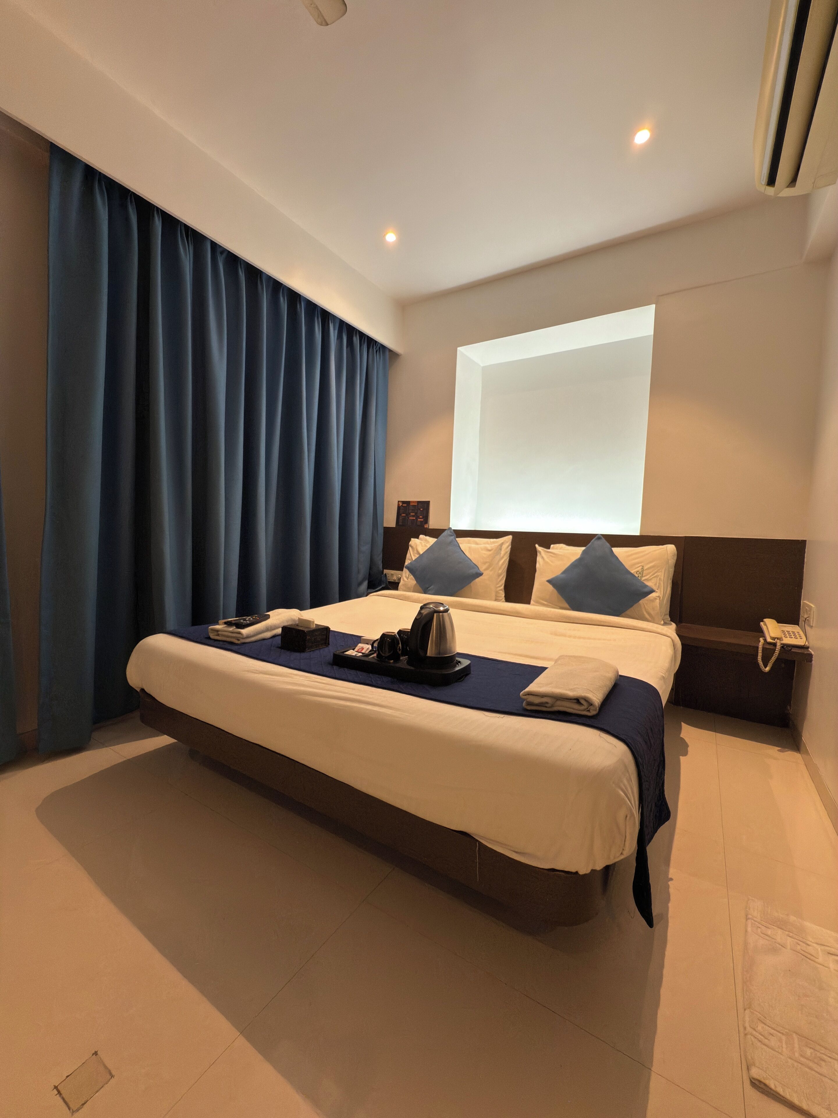 Dobbeltrom – standard, byutsikt | Skrivebord, skrivebord for bærbar PC og strykejern/-brett