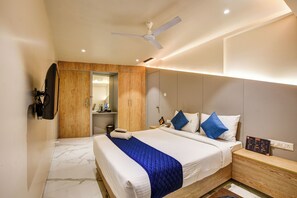 Kahden hengen standard-huone, kaupunkinäköala | Työpöytä, kannettavalle tietokoneelle sopiva työtila