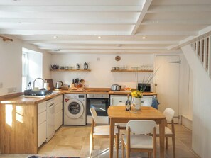 Fridge, microwave, dishwasher, toaster - Gervic Cottage, Llangrannog (Llangrannog)