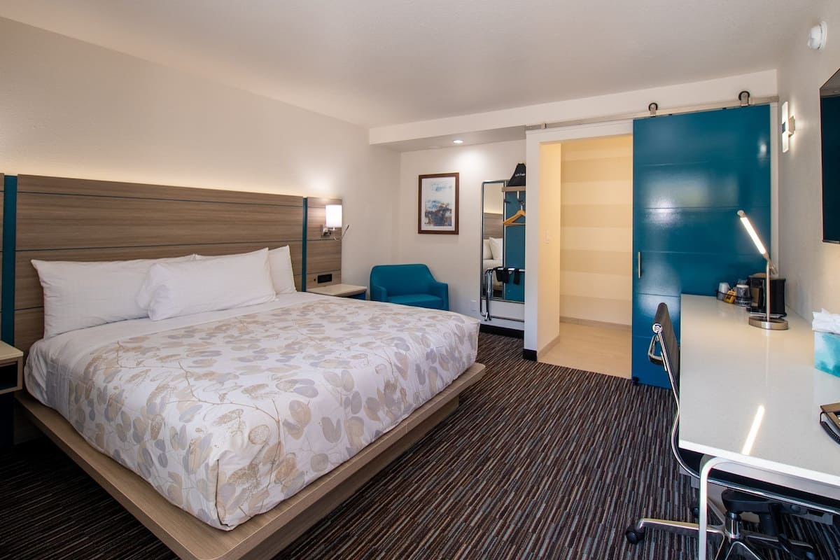 Chambre (King Room w/Shower)