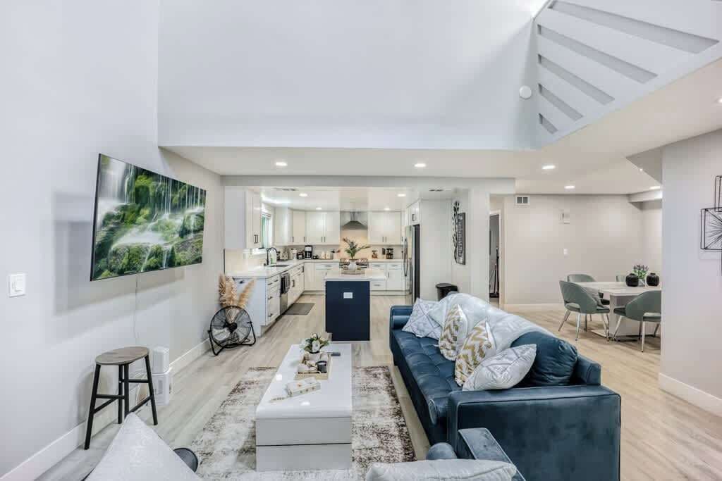 TV, fireplace, offices