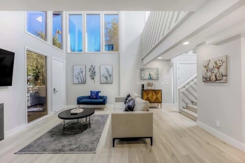 2 Luxury Townhouses near Meta & Stanford - 493 & 497