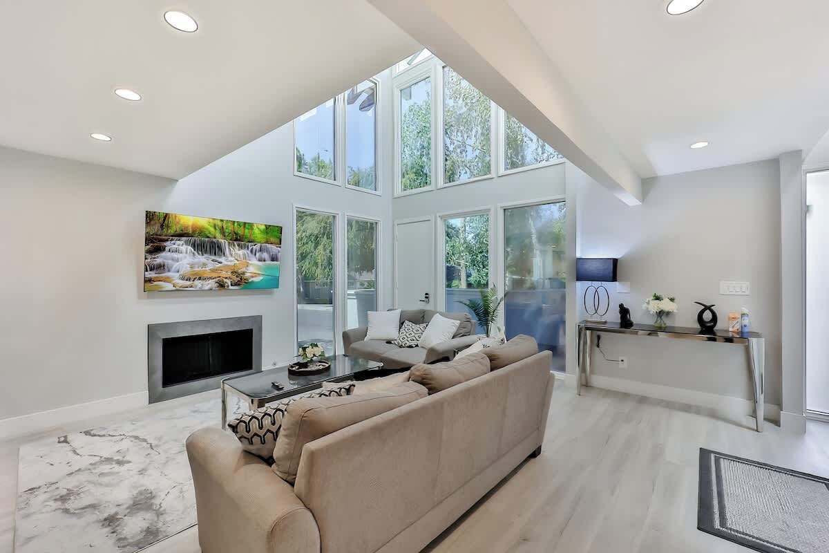 TV, fireplace, offices