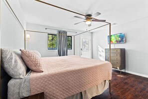 4 bedrooms, iron/ironing board, WiFi, bed sheets - Spacious 4-bedroom house in welcoming San Antonio near trails, Pearl, Gardens (San Antonio)