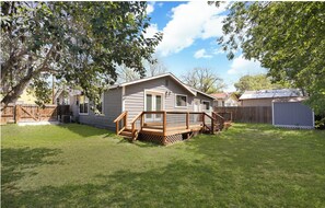 Exterior - Spacious 4-bedroom house in welcoming San Antonio near trails, Pearl, Gardens (San Antonio)
