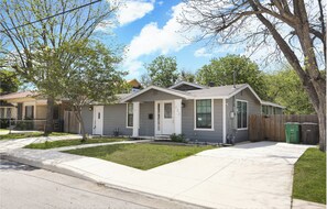 Exterior - Spacious 4-bedroom house in welcoming San Antonio near trails, Pearl, Gardens (San Antonio)