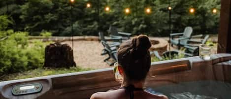 Outdoor spa tub
