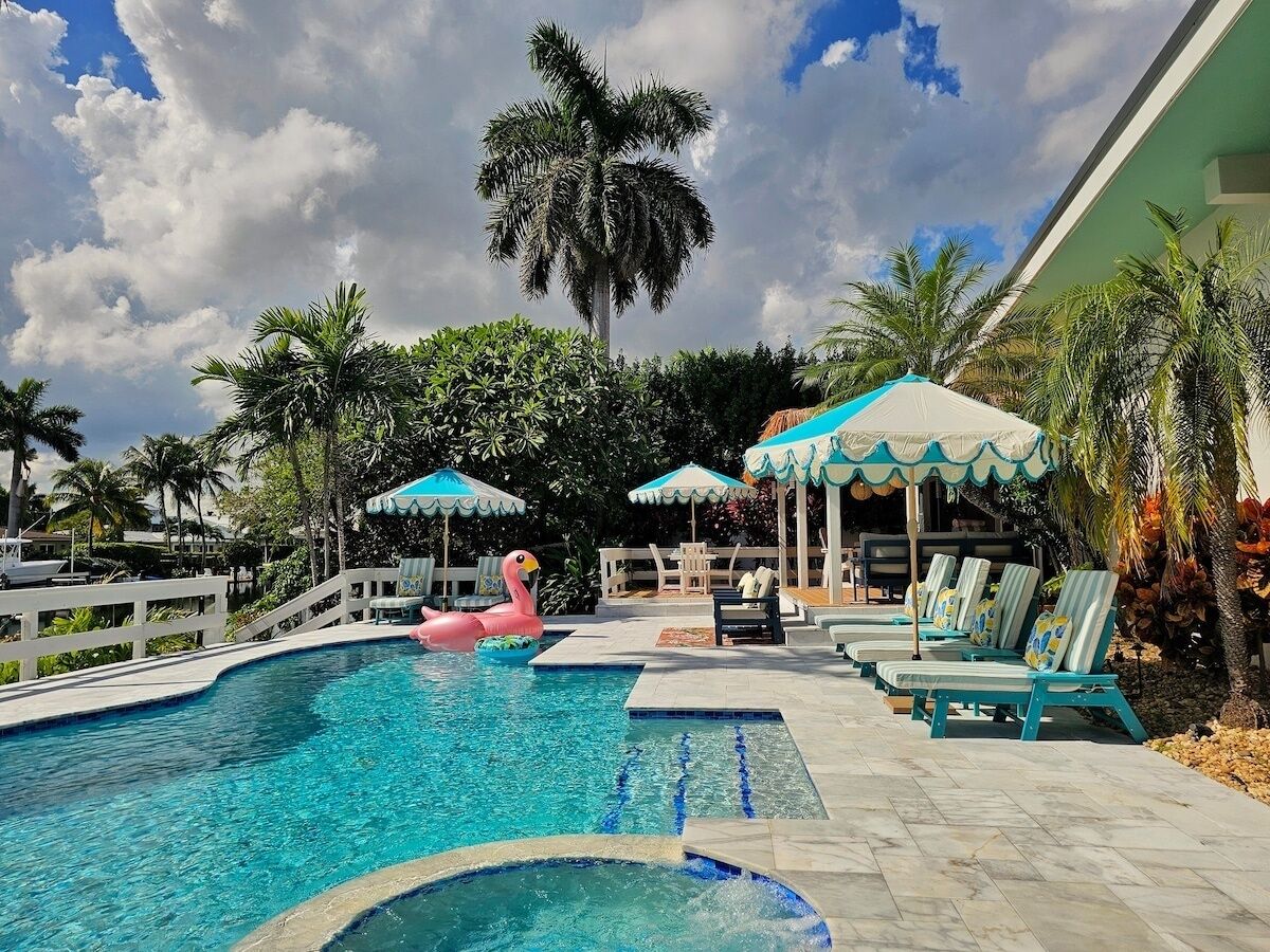 Alberca al aire libre y alberca climatizada