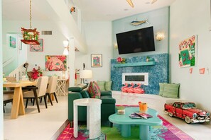 Smart TV, ping pong, stereo - • The Bird • 2 blocks to beach-Heated Pool-Hot Tub (Fort Lauderdale)