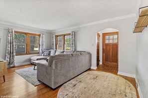 Living area - Beautiful 3-bedroom house with AC in adorable Des Moines (Des Moines)