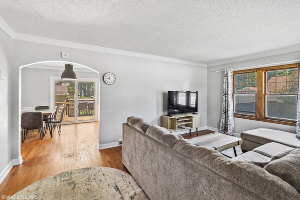 Living area - Beautiful 3-bedroom house with AC in adorable Des Moines (Des Moines)