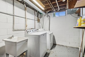 Interior - Beautiful 3-bedroom house with AC in adorable Des Moines (Des Moines)