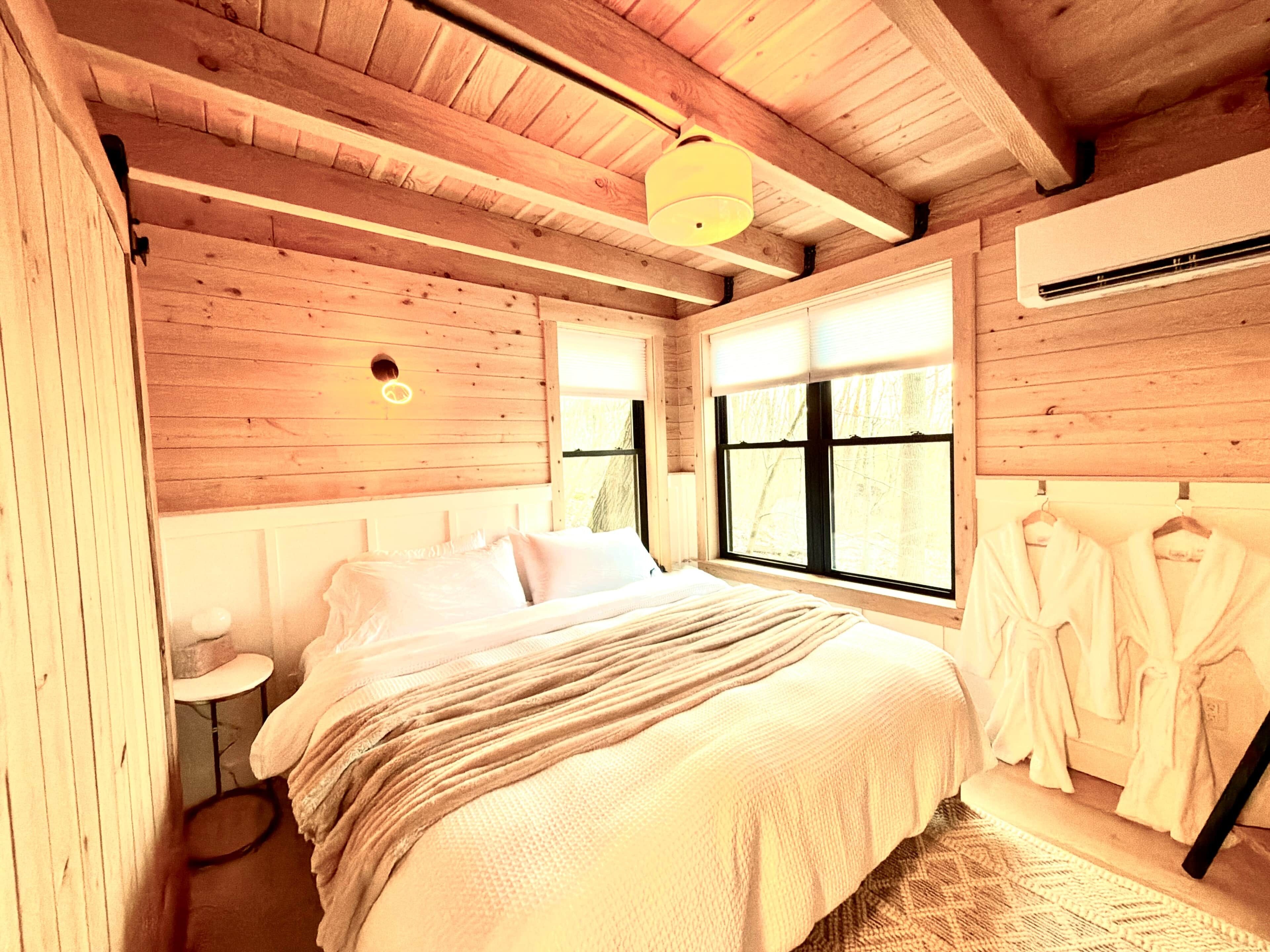 3 bedrooms, desk, free WiFi, bed sheets