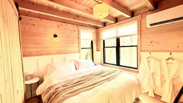 3 bedrooms, desk, free WiFi, bed sheets