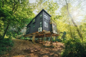 Exterior - Treehouse 2 - Treehouses at Starved Rock (Ottawa)