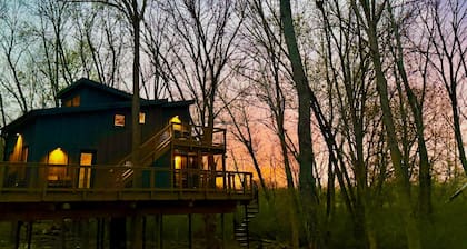 Treehouse 4 - Treehouses at Starved Rock