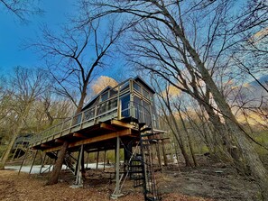 Exterior - Treehouse 4 - Treehouses at Starved Rock (Ottawa)