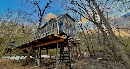 Treehouse 4 - Treehouses at Starved Rock