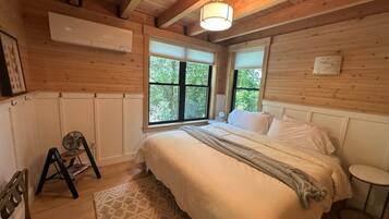 Desk, travel crib, free WiFi, bed sheets