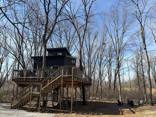 Treehouse 4 - Treehouses at Starved Rock