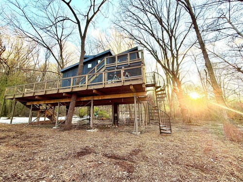 Treehouse 4 - Treehouses at Starved Rock