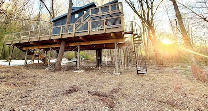 Treehouse 4 - Treehouses at Starved Rock