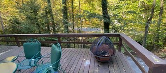 Tranquil 4-bedroom forest house perfect for a relaxing getaway in Jamesville