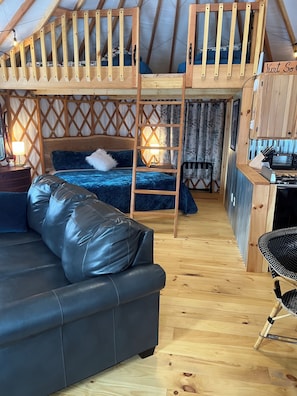View from the front door. Comfortable king bed with beautiful linens - Luxury Yurt with private hot tub 15 min to Jay Peak Resort (Newport)