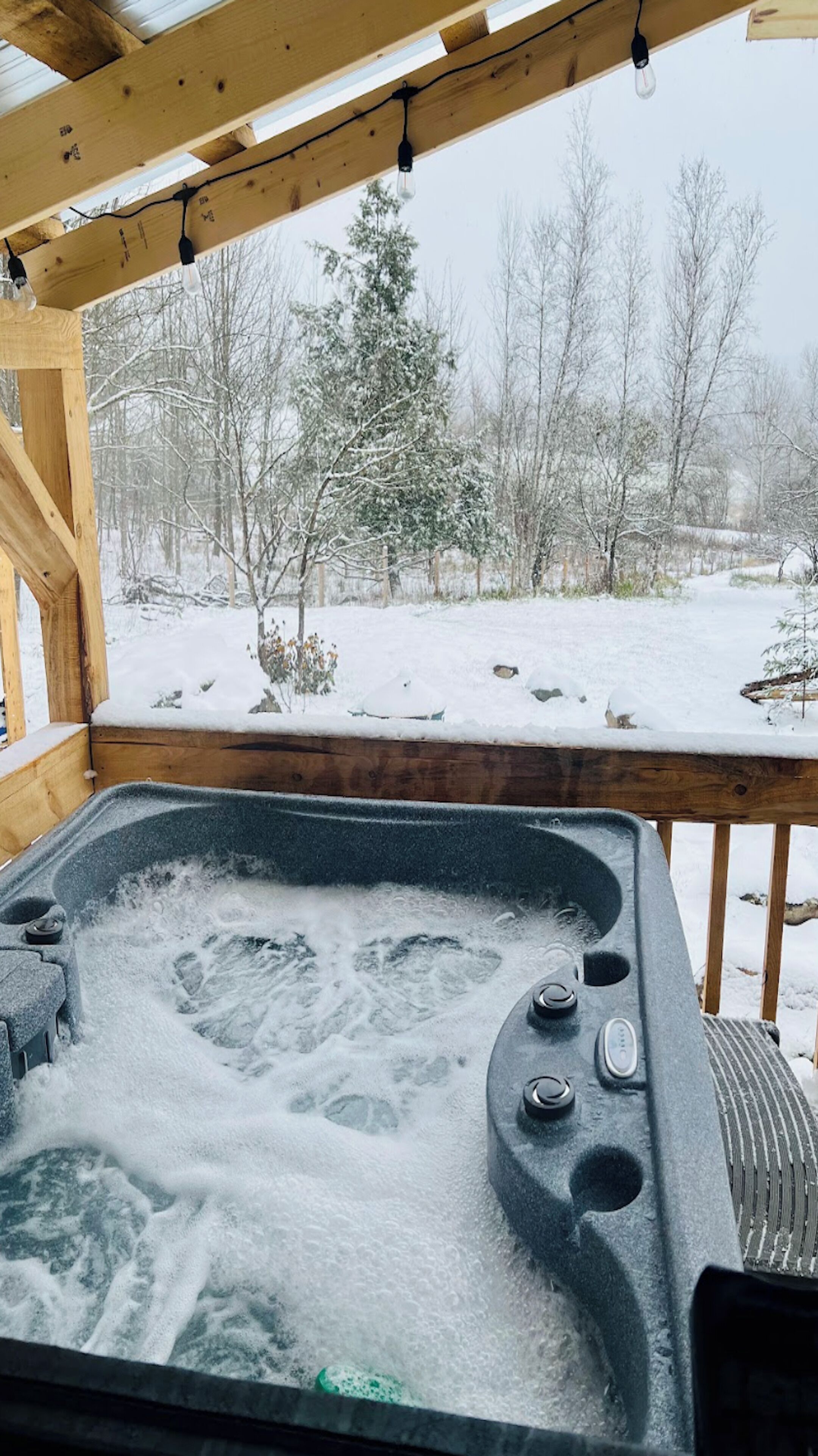 4 person bromine hot tub