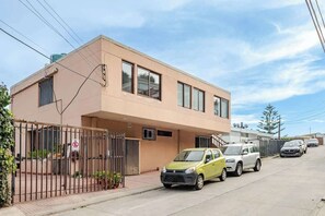 Exterior - Modern Ocean View Flat | Short Walk to the Beach (Viña del Mar)