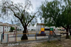 Children's area - Charming Secret Rose House – Cozy Retreat for Your Next Vacation (Flor da Rosa)