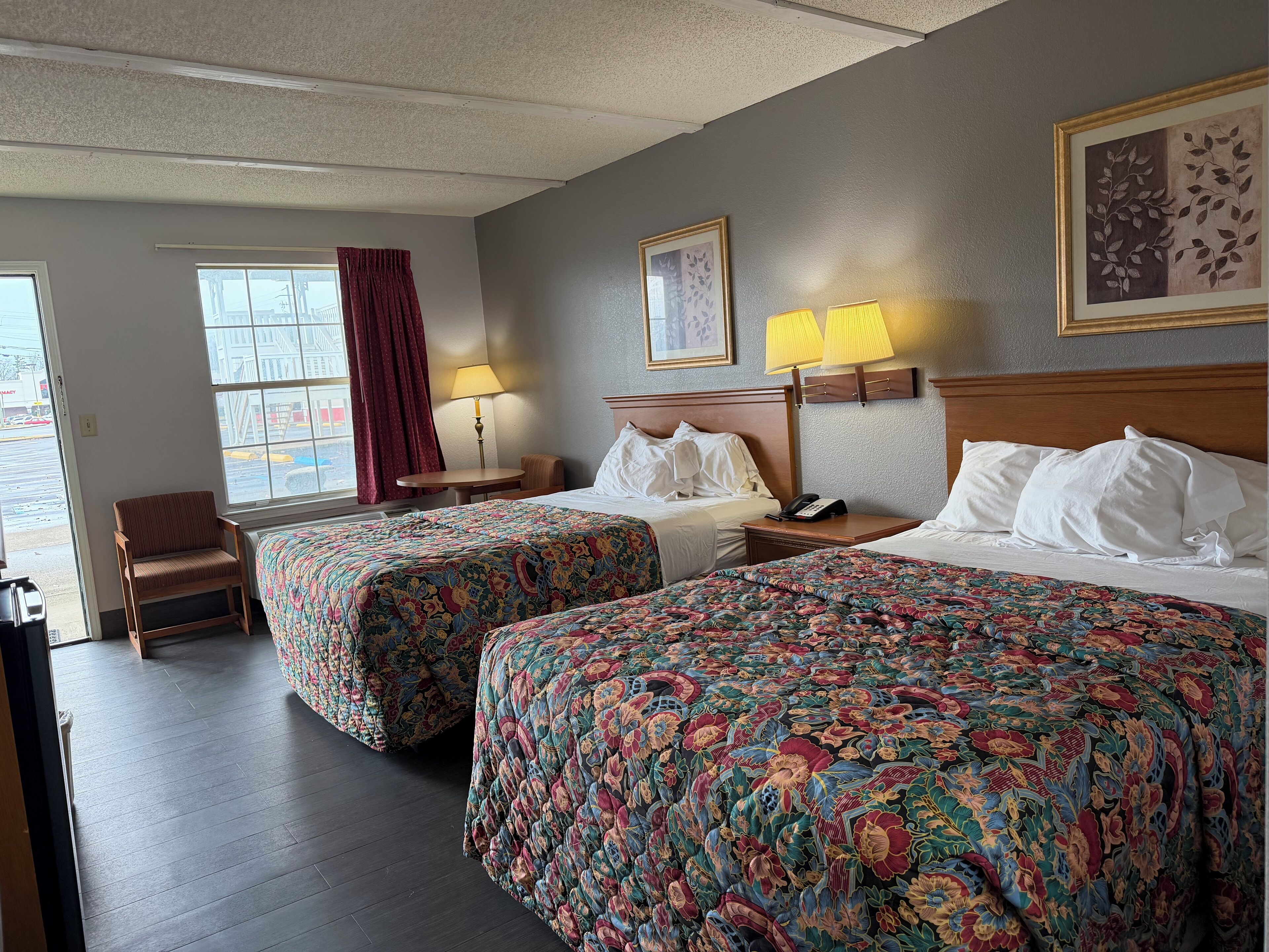 Habitación doble, 2 camas matrimoniales, para fumadores | Wifi gratis 