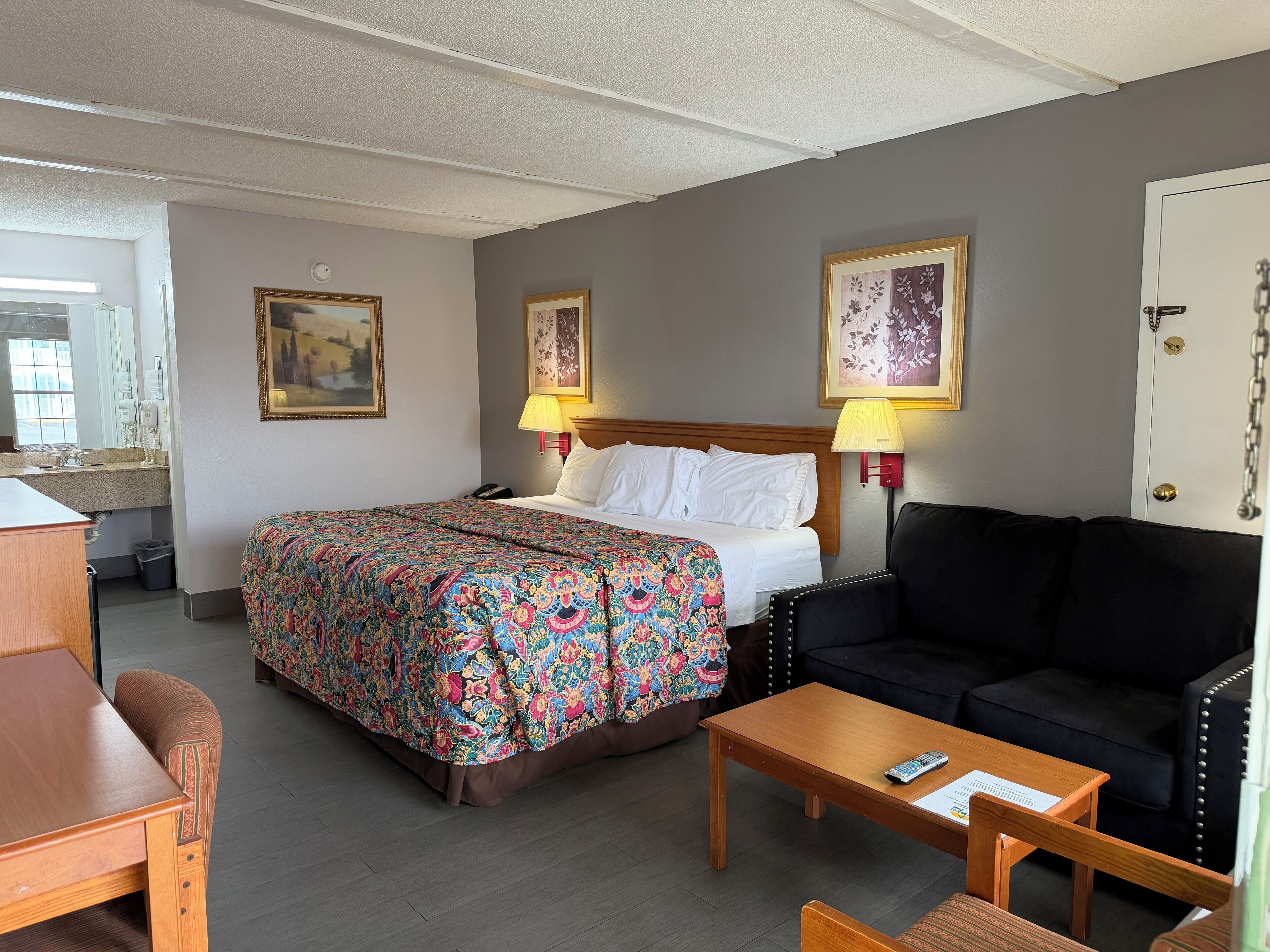 Room, 1 King Bed, Non Smoking | Free WiFi