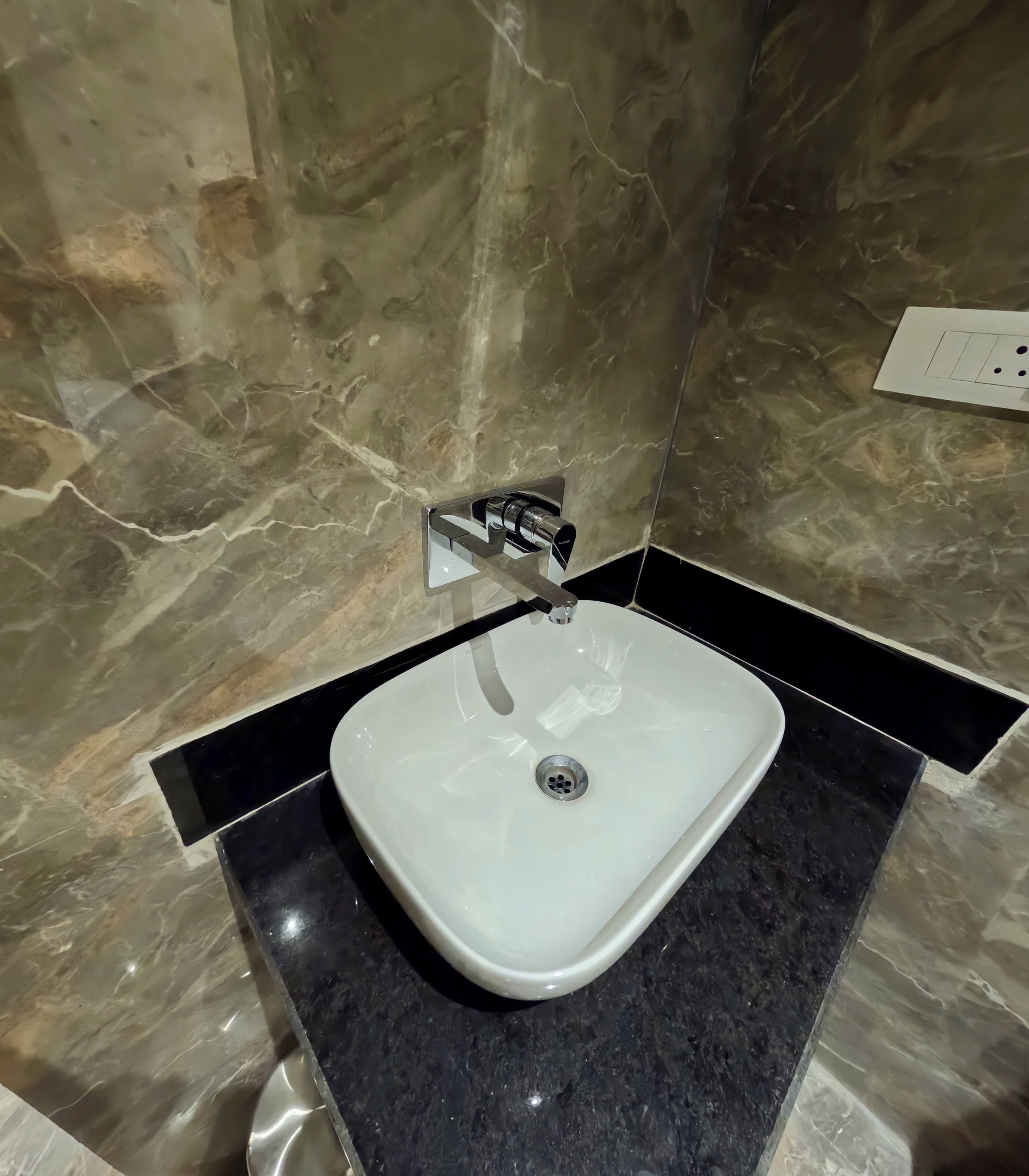 淋浴设施、毛巾、肥皂、洗发水