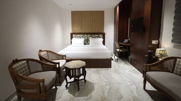 Premium kamer | Een bureau, een laptopwerkplek, een strijkplank/strijkijzer, gratis wifi