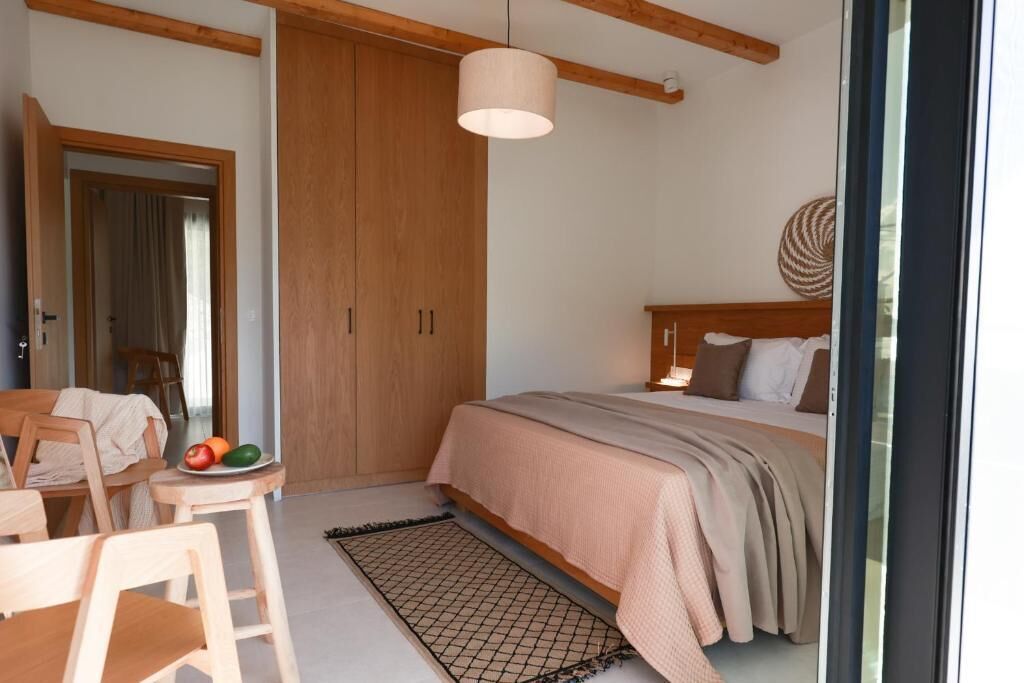 Lydisolert, strykejern/-brett og wi-fi (inkludert)