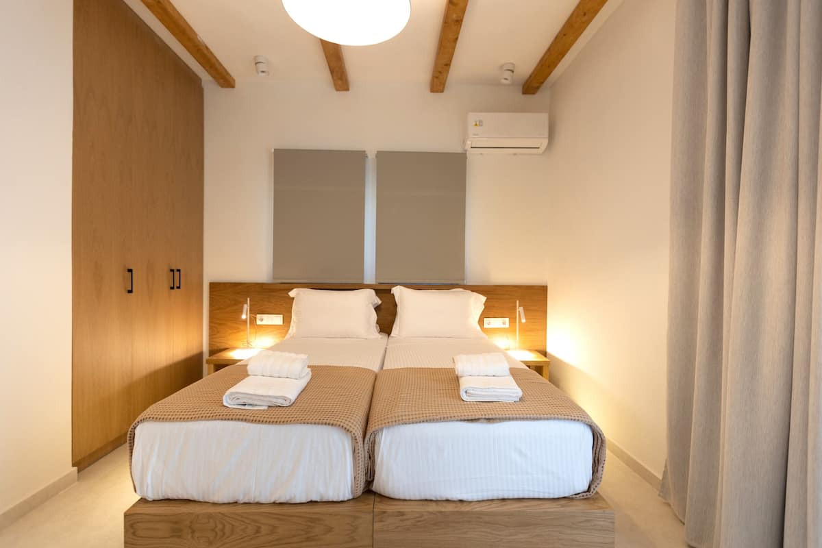 Luxury Apartment, Sea View (A3) | Kalis bunyi, seterika/papan seterika, Wi-fi percuma 