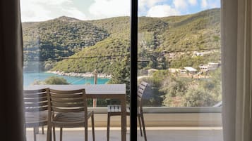 Luxury Apartment, Sea View | Dining