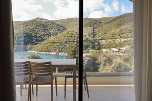 Luxury Apartment, Sea View (A3) | Dining