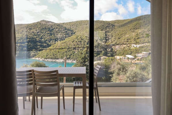 Luxury Apartment, Sea View | Dining - Aella Exclusive Residences Lefkada (Mikros Gialos)