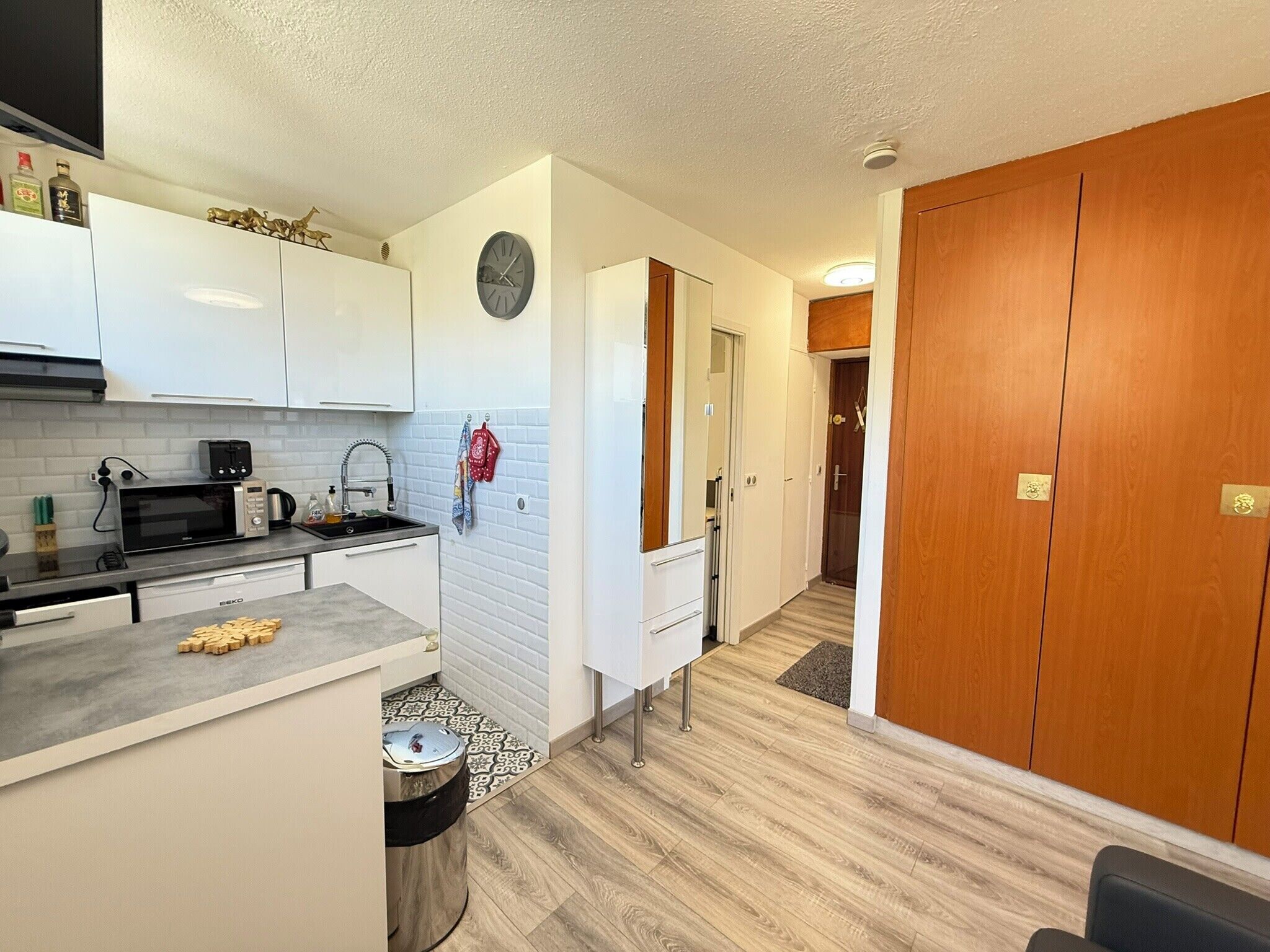 Refrigerador, microondas, horno y lavavajillas 