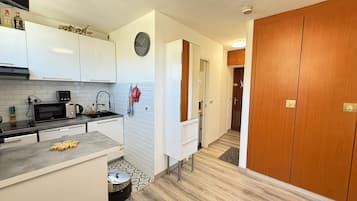 Réfrigérateur, micro-ondes, four, lave-vaisselle