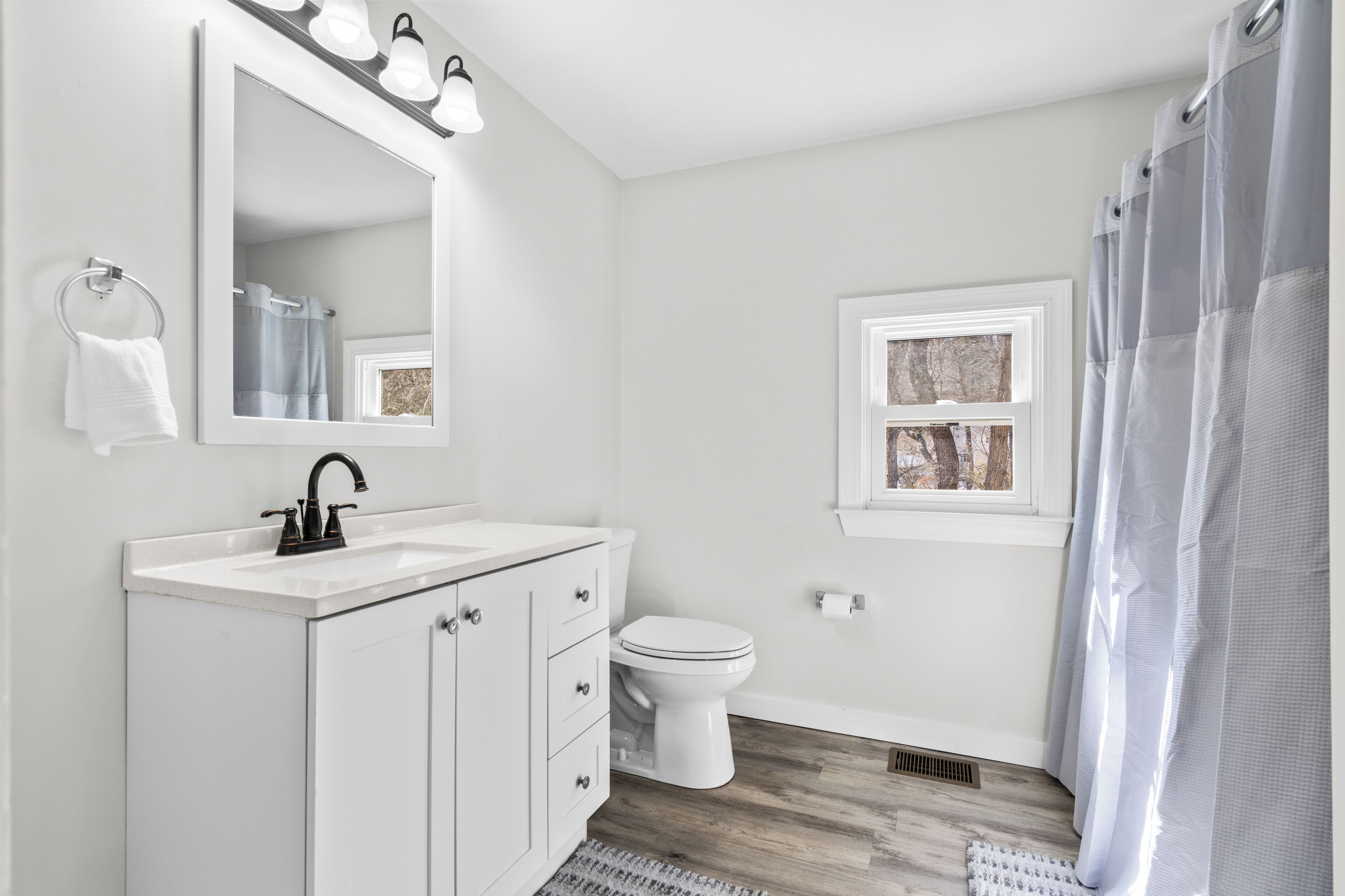 Hårtørrer, håndklæder, Sæbe, Toiletpapir