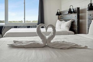 1 bedroom, iron/ironing board, WiFi, bed sheets - Top Of The Gulf 704 - Beautiful Studio (Panama City Beach)