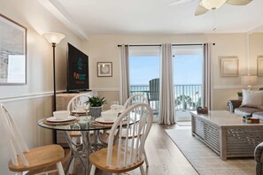 Dining - The Summit 419 - Beachfront - Newly Remodeled Condo with Awesome Views (Panama City Beach)